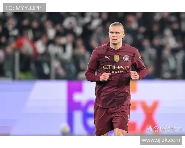 《足球巨星的日常生活与训练幕后揭秘 一天的奋斗与荣耀》