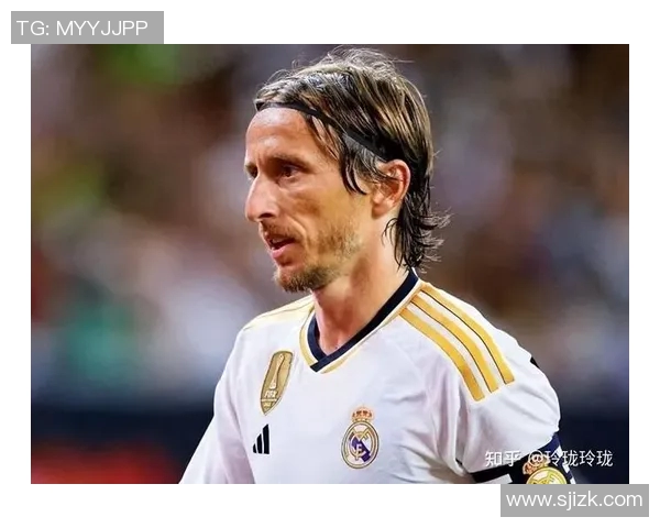 球星足球发带背后的意义与潮流演变解析 球星足球发带背后的意义与潮流演变解析